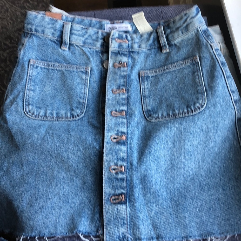 Zara mini Jean skirt light wash with buttons down front in s